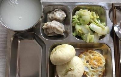 月均200元预算下工厂食堂的餐饮选择